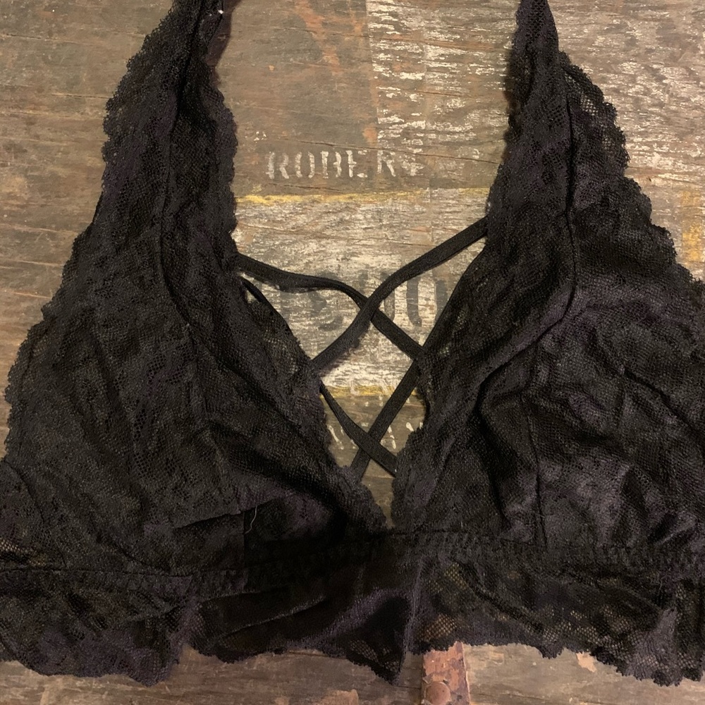 3️⃣ for $10 ✅ Black lace bralette